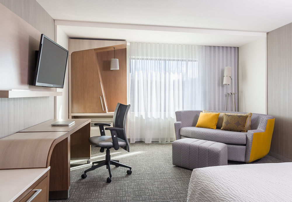 Courtyard By Marriott Chihuahua Hotel Exterior photo